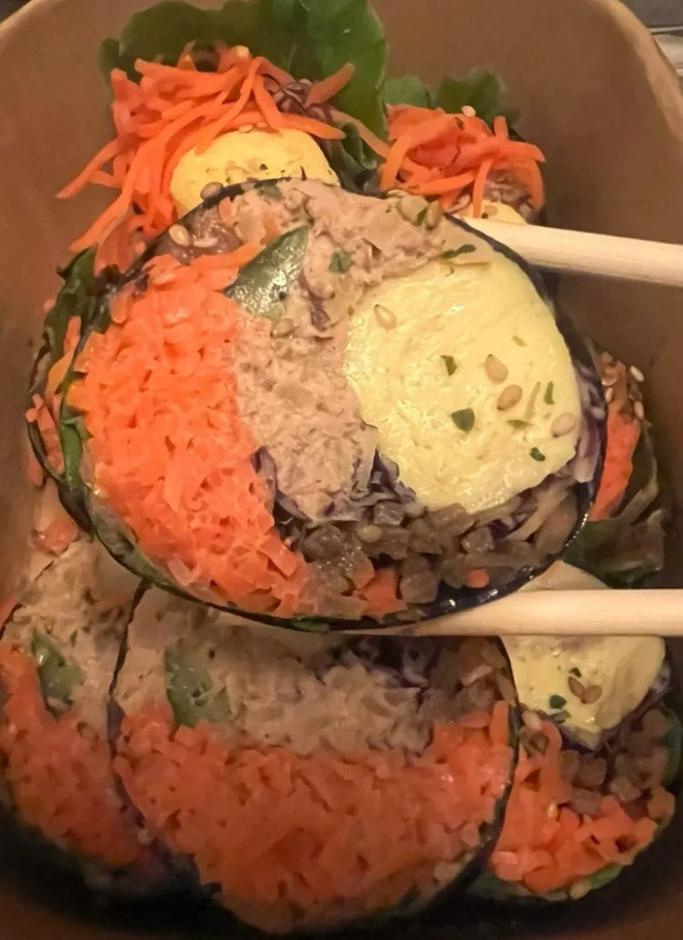 Mayo sauce provided with the gimbap
