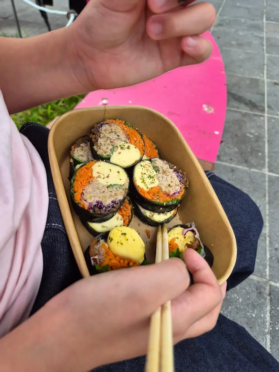 청계천 벤치에서 꺼낸 키토 참치김밥