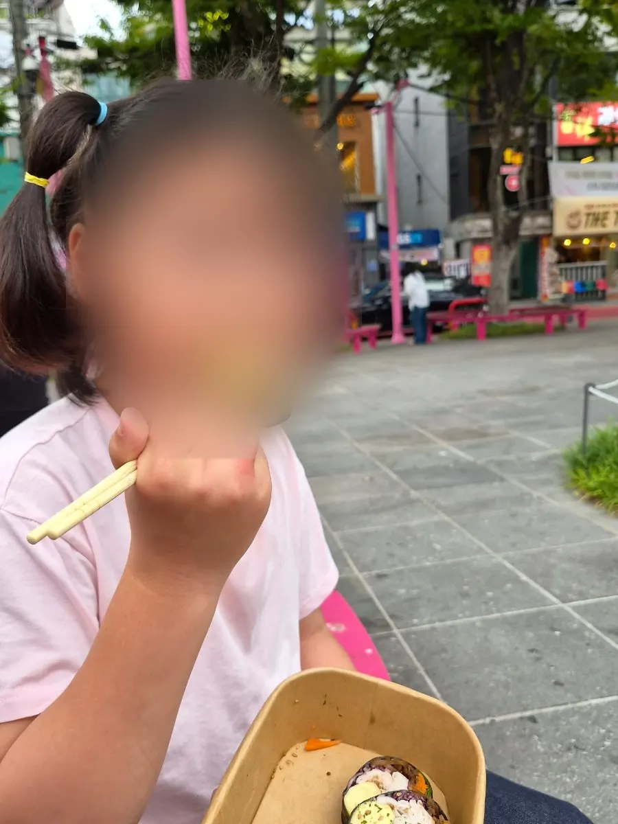 한입 크기로 나눠 먹기 좋은 닭가슴살 키토김밥