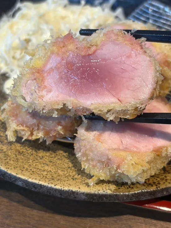 육즙이 흐르는 카츠 단면