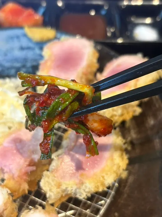 카츠에 올린 수제 파김치