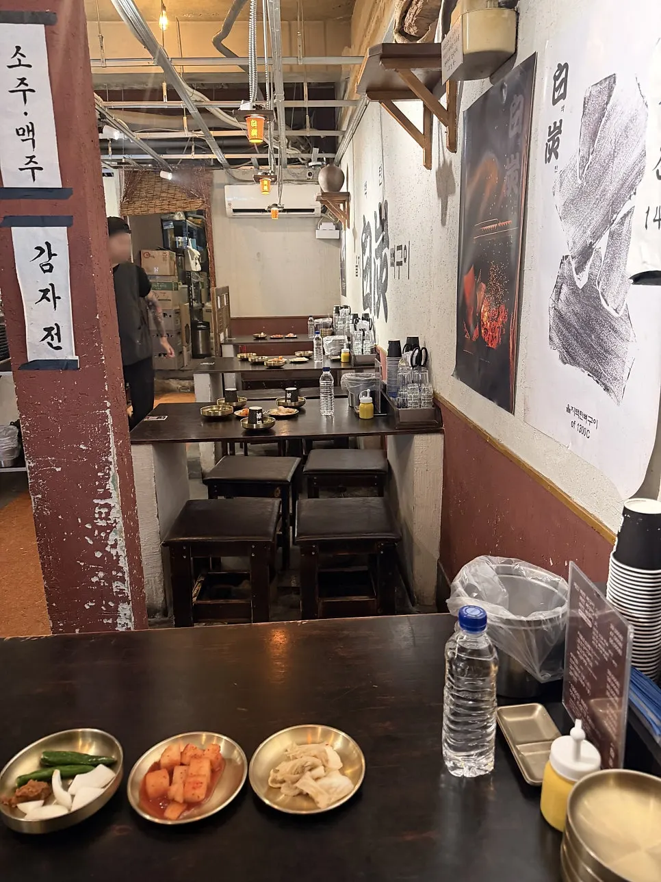 을지백탄뼈구이 입구와 안내판