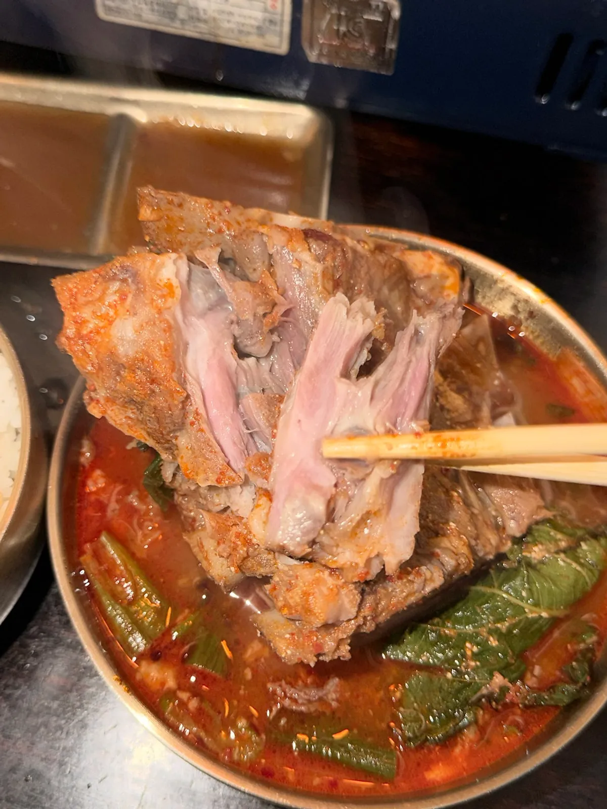 을지백탄뼈구이 점심특선 뼈감자탕 한 상