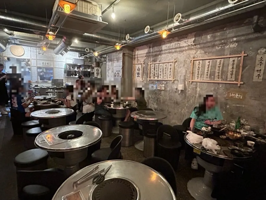 Outdoor dining seats at Baegyeom Makchang