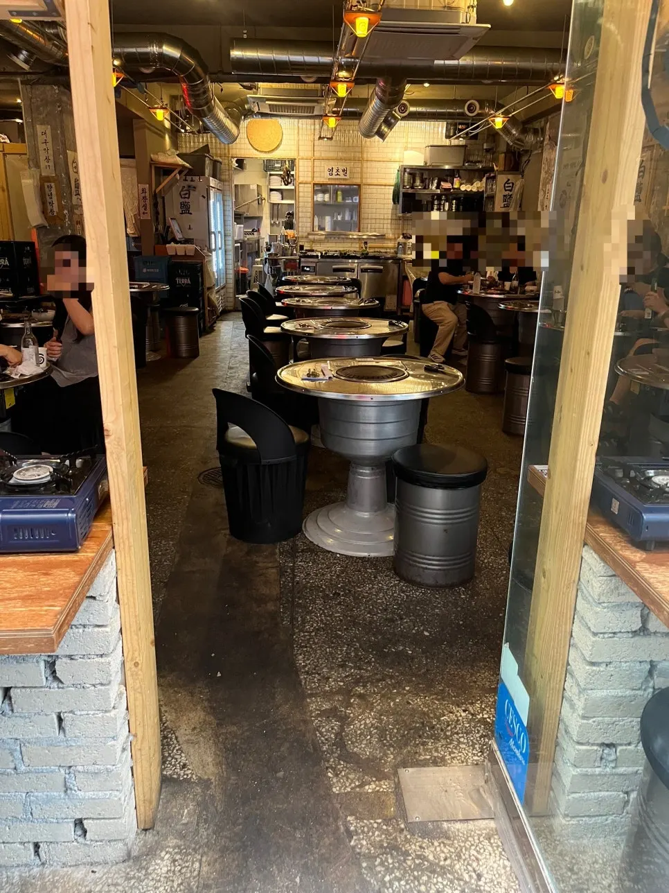 Entrance and interior atmosphere of Baegyeom Makchang
