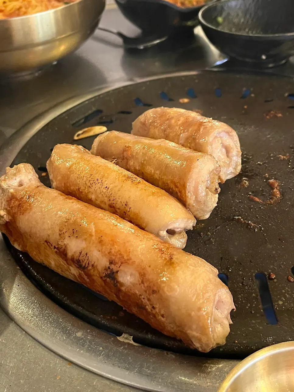 Thick pre-grilled Daegu makchang served at the table