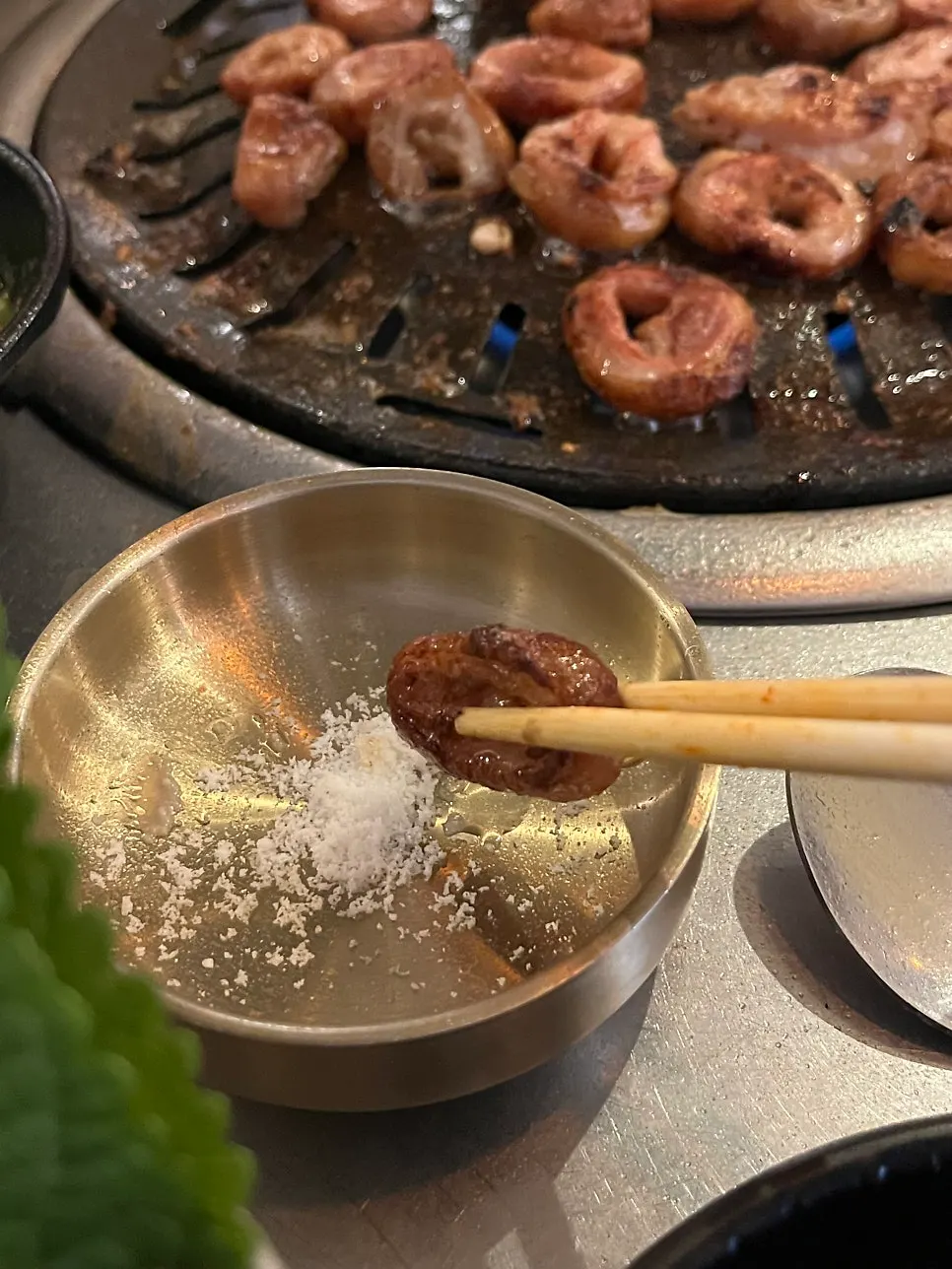 Makchang grilling with mushrooms and green onion