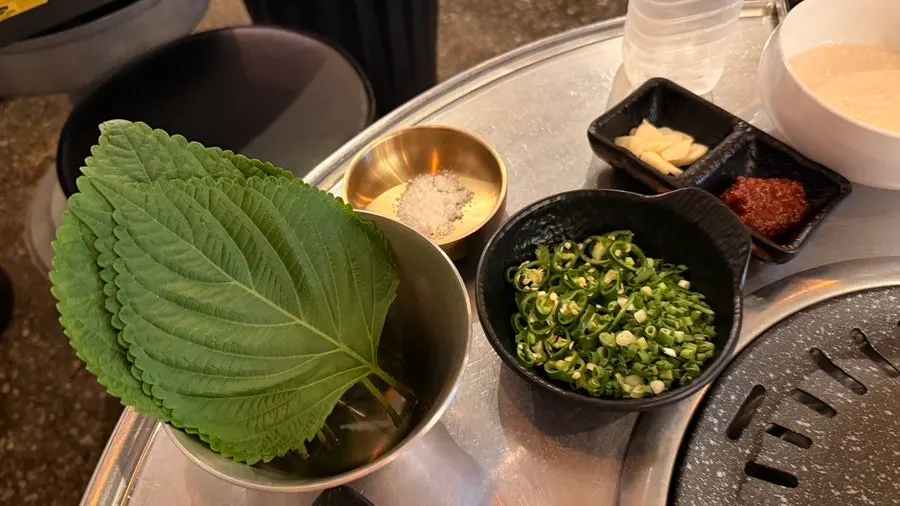막창과 사이드, 하이볼이 적힌 메뉴