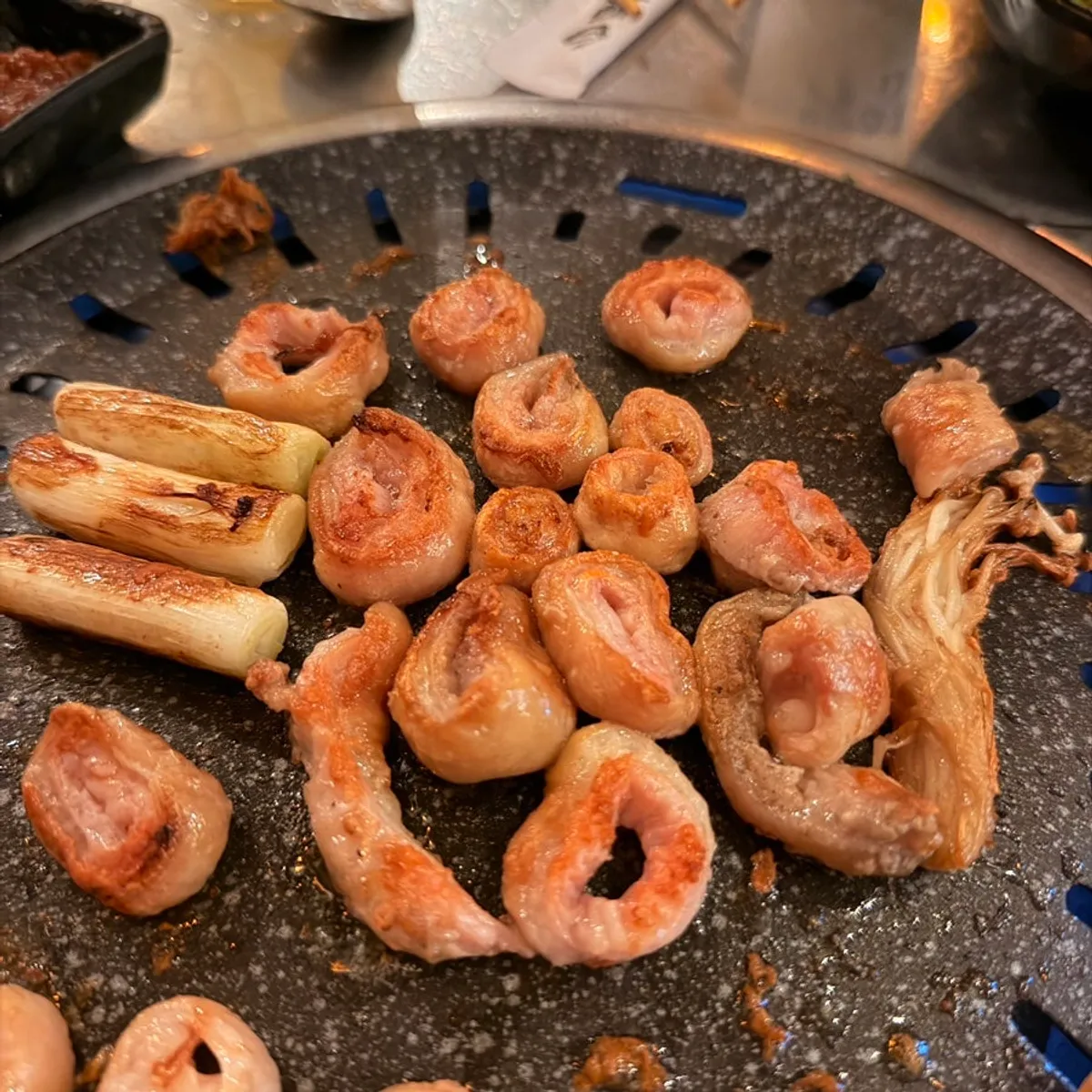 두툼하게 자른 백염막창 2인분 구이