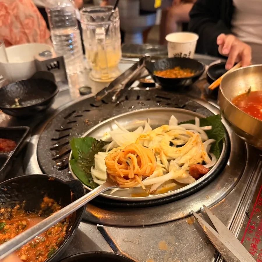양 많은 김치말이국수 한 그릇
