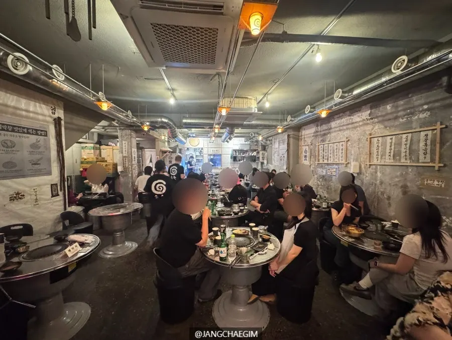 Outdoor seating atmosphere at Baegyeom Makchang