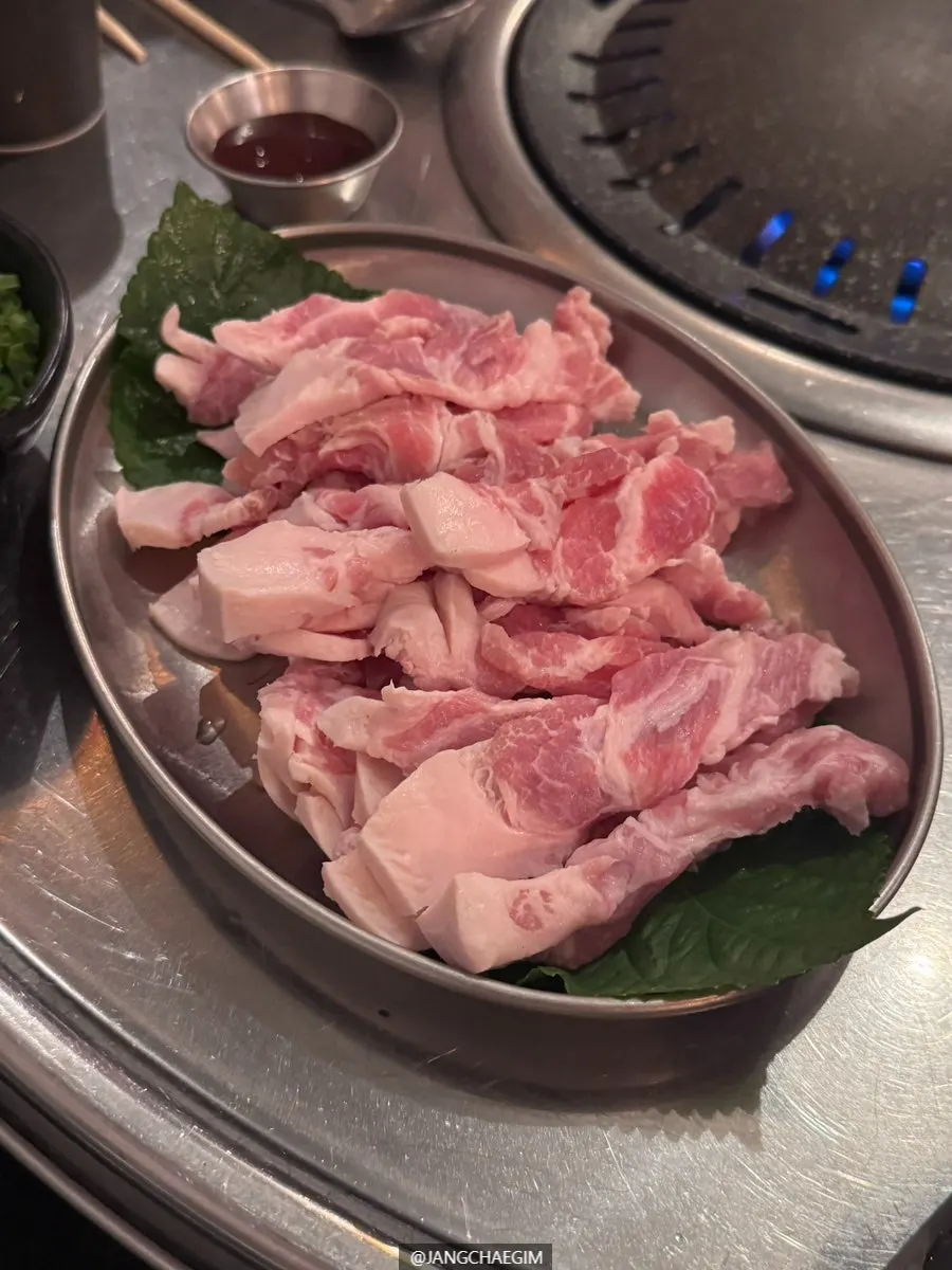 Kkodeul-mokssal grilling on the pan