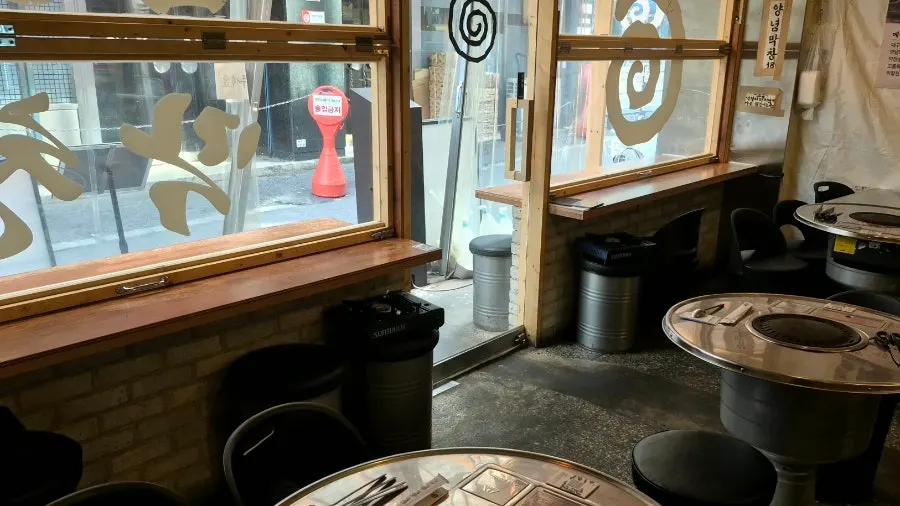 Window-side seats at the makchang restaurant