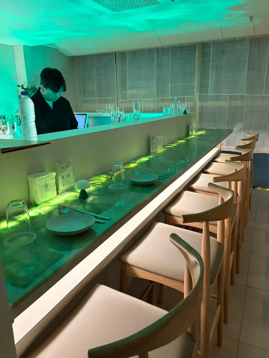 Bar and table seating at Moss