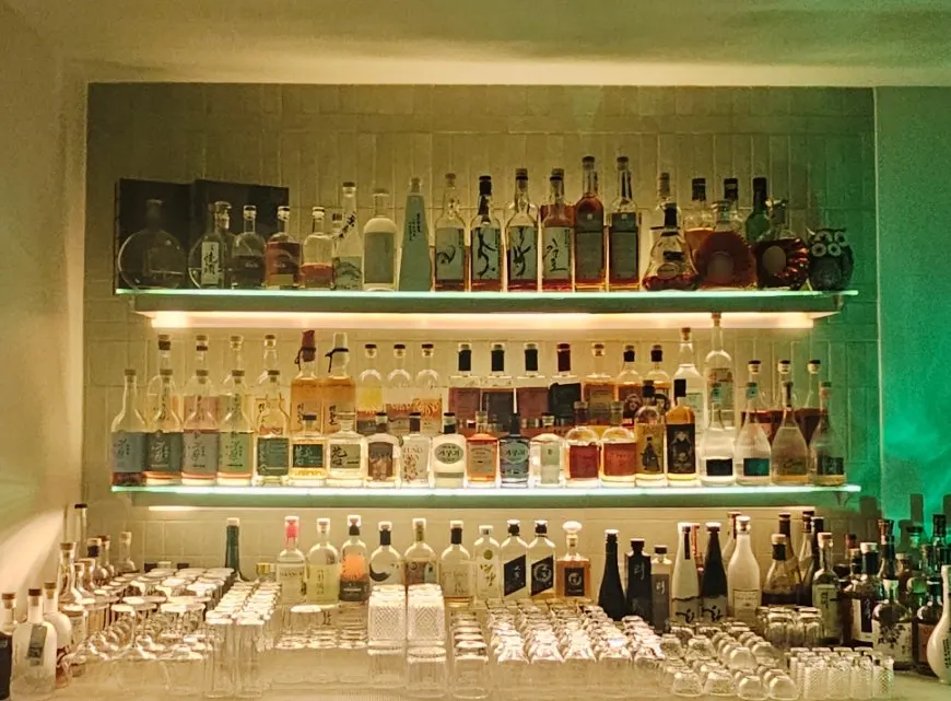 Bar seating and kitchen area at Moss