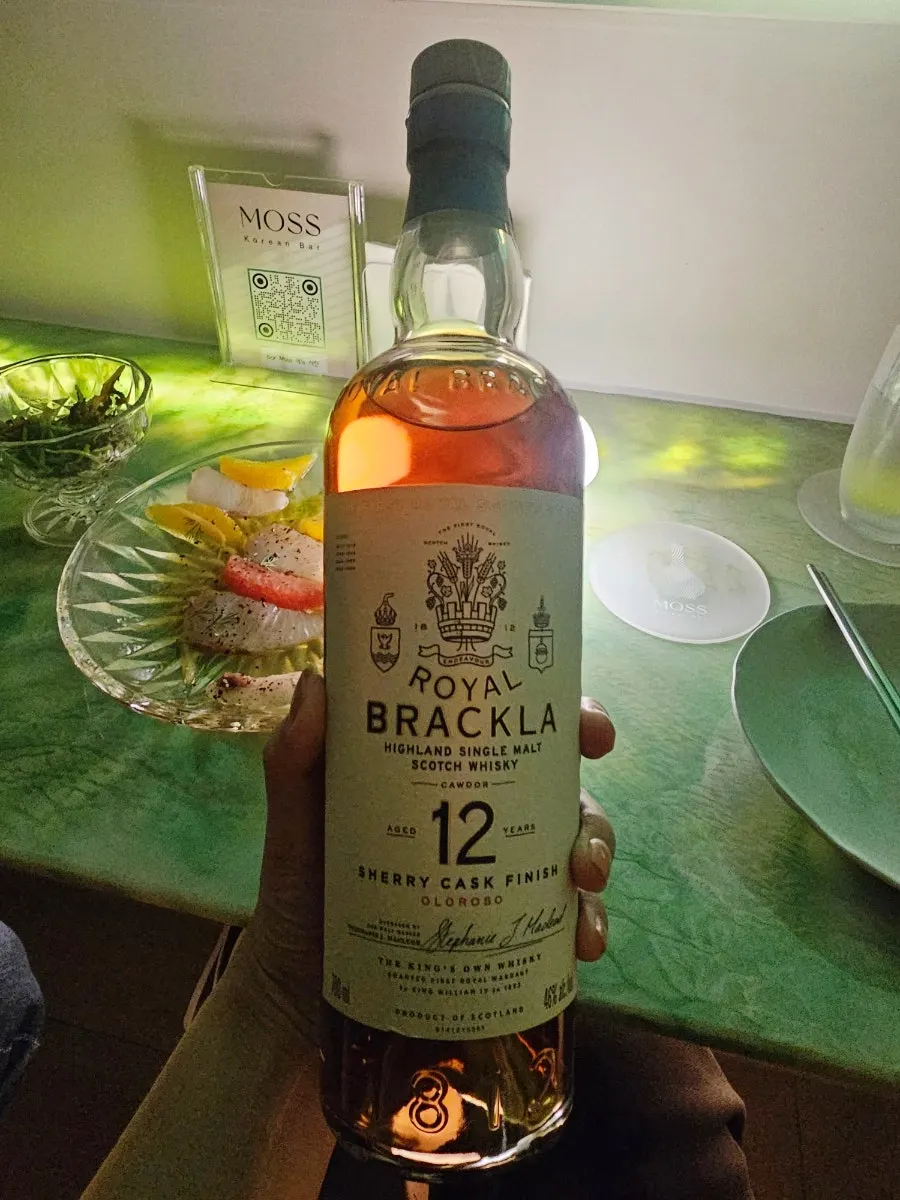 A glass of Korean whiskey Kigin Tiger