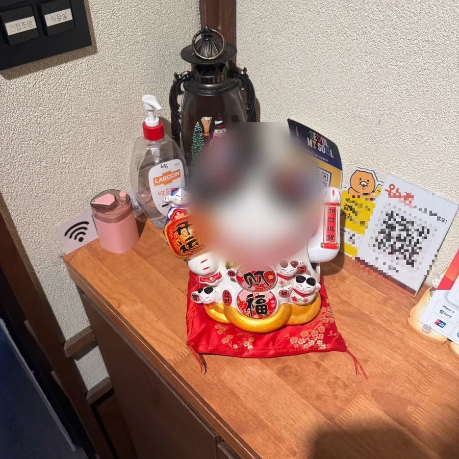 한자 간판과 라멘 노렌이 걸린 멘츠루 을지로점 외관