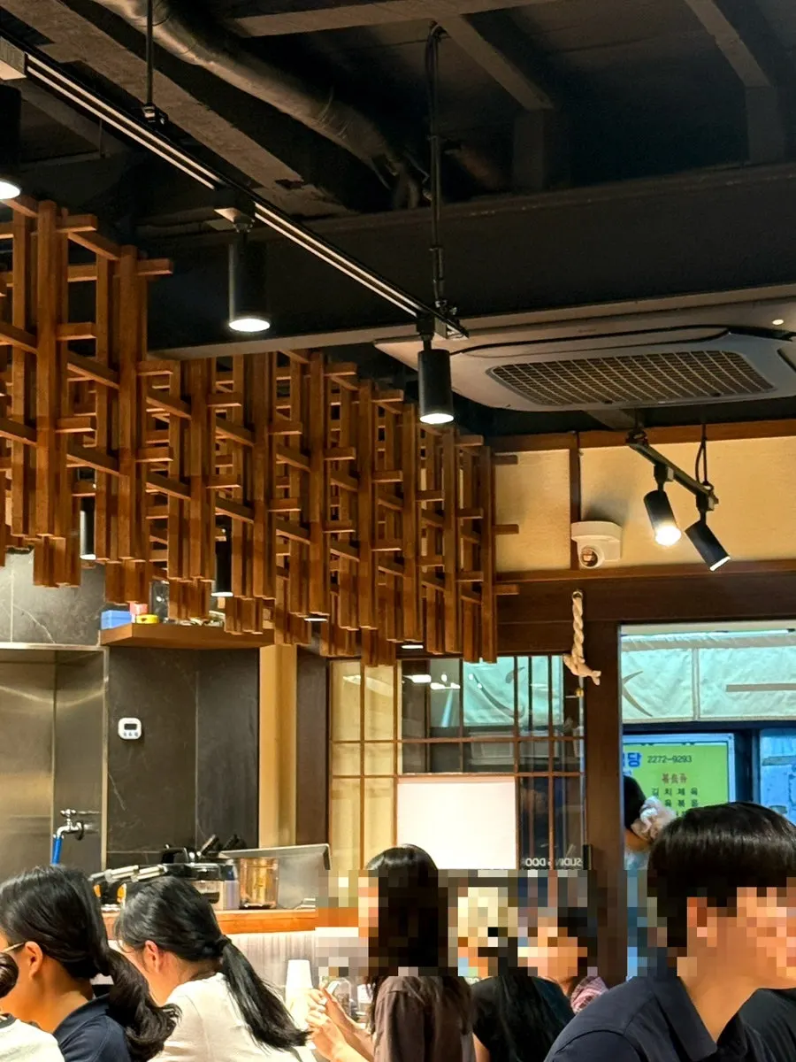 일본 현지 라멘집 분위기의 멘츠루 을지로점 입구
