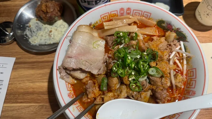 기본 맵기로 주문한 모츠라멘 국물