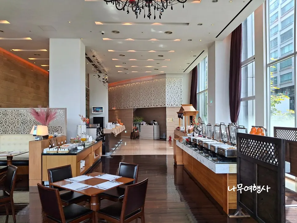 Interior view of Hotel Kukdo Patio Restaurant