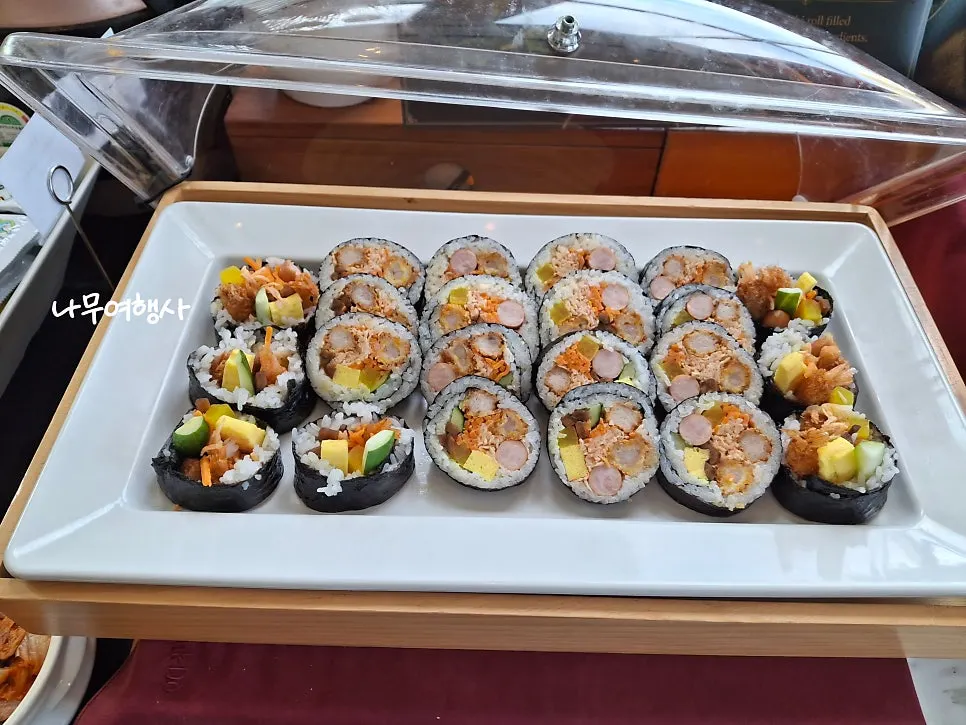 Soy sauce-glazed grilled eel buffet dish