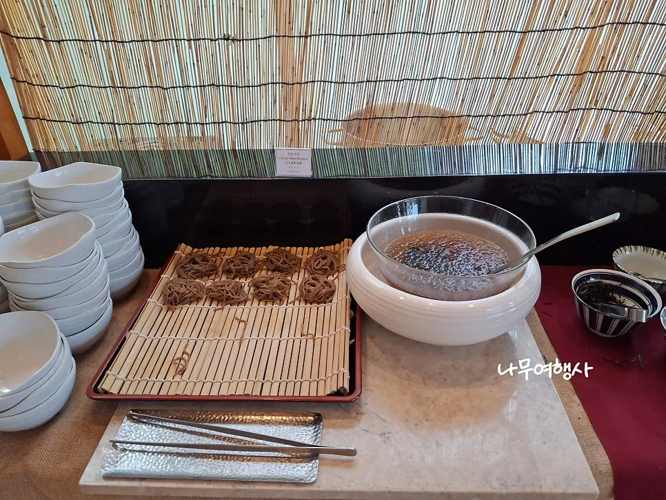 Soba noodles and tsuyu station