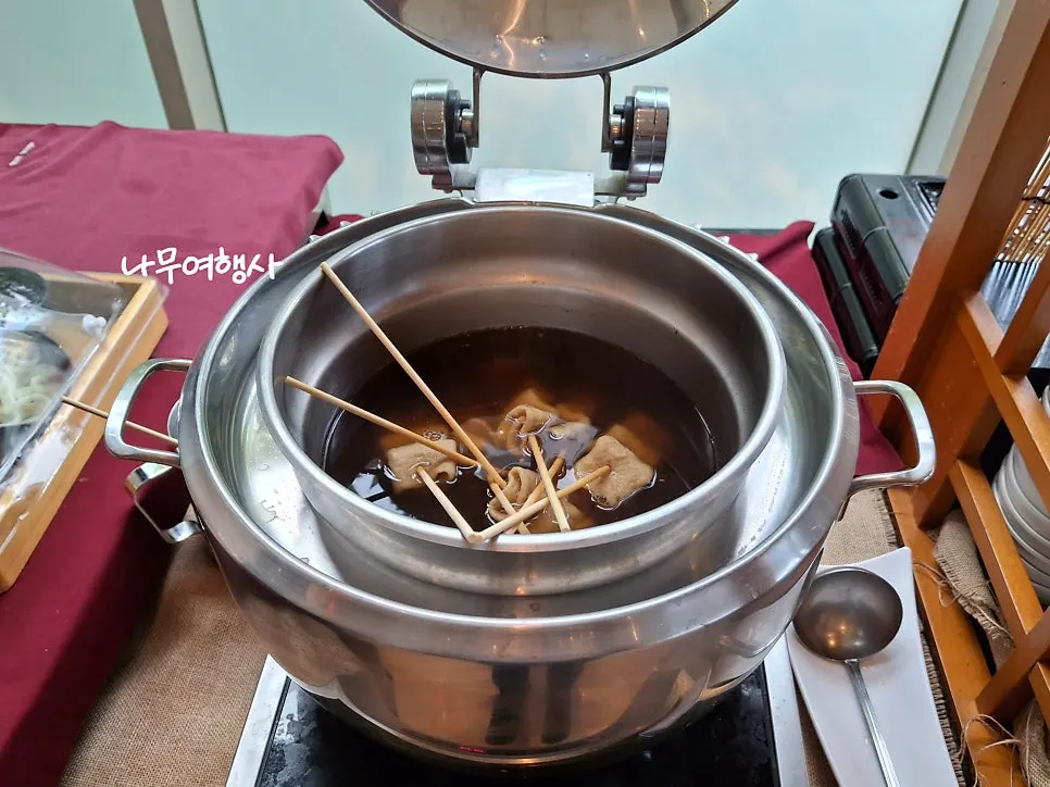 Square oden skewers and udon station