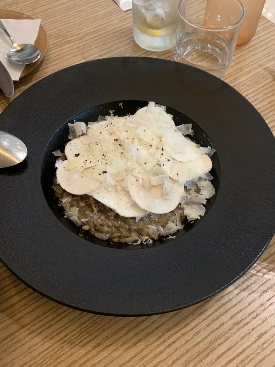Photo of risotto with thinly sliced mushrooms
