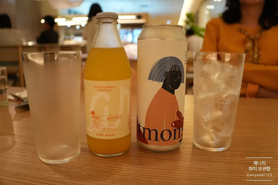 먼저 나온 밀맥주와 논알콜 음료