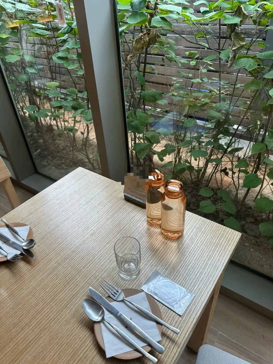 Signature dish guide in front of Pyu Euljiro