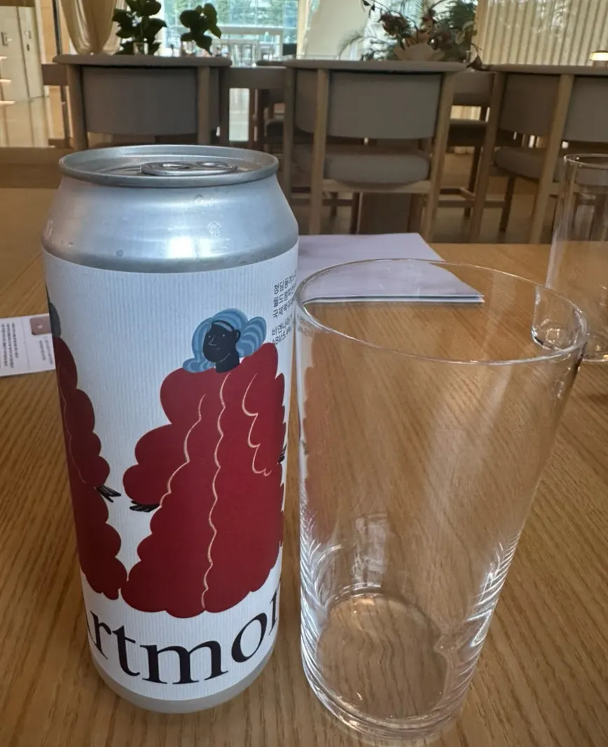 Non-alcoholic drink blended with bergamot and strawberry