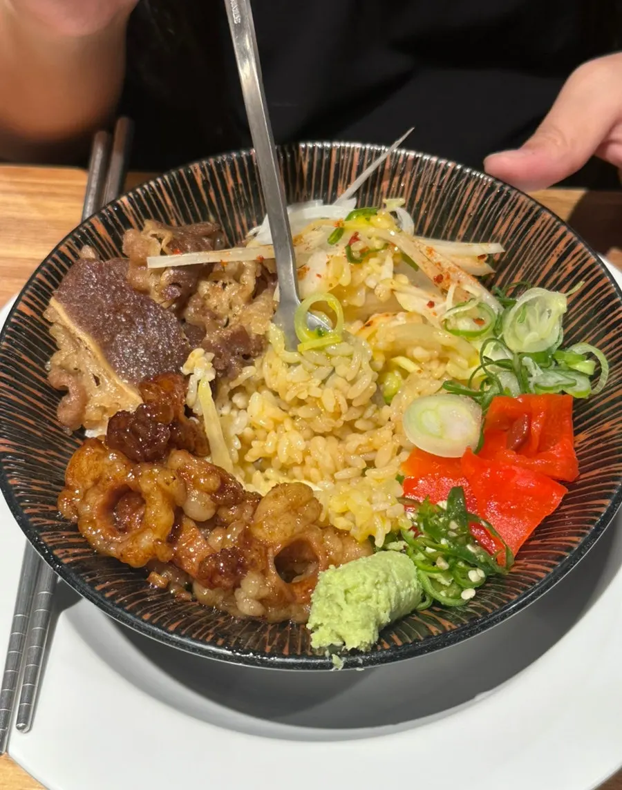 Horumon-don with beef large intestine and thin-sliced beef belly