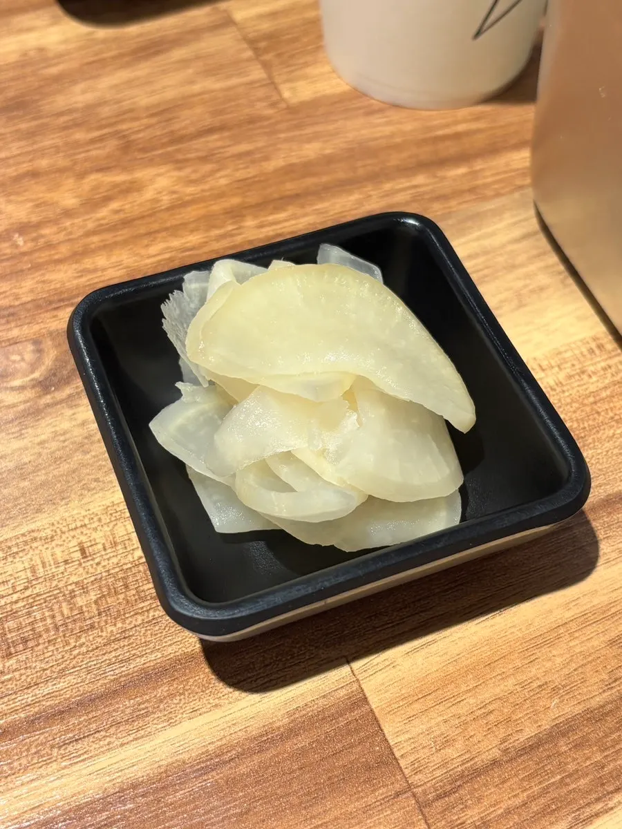 2인석 서랍에 준비된 휴지와 식기구