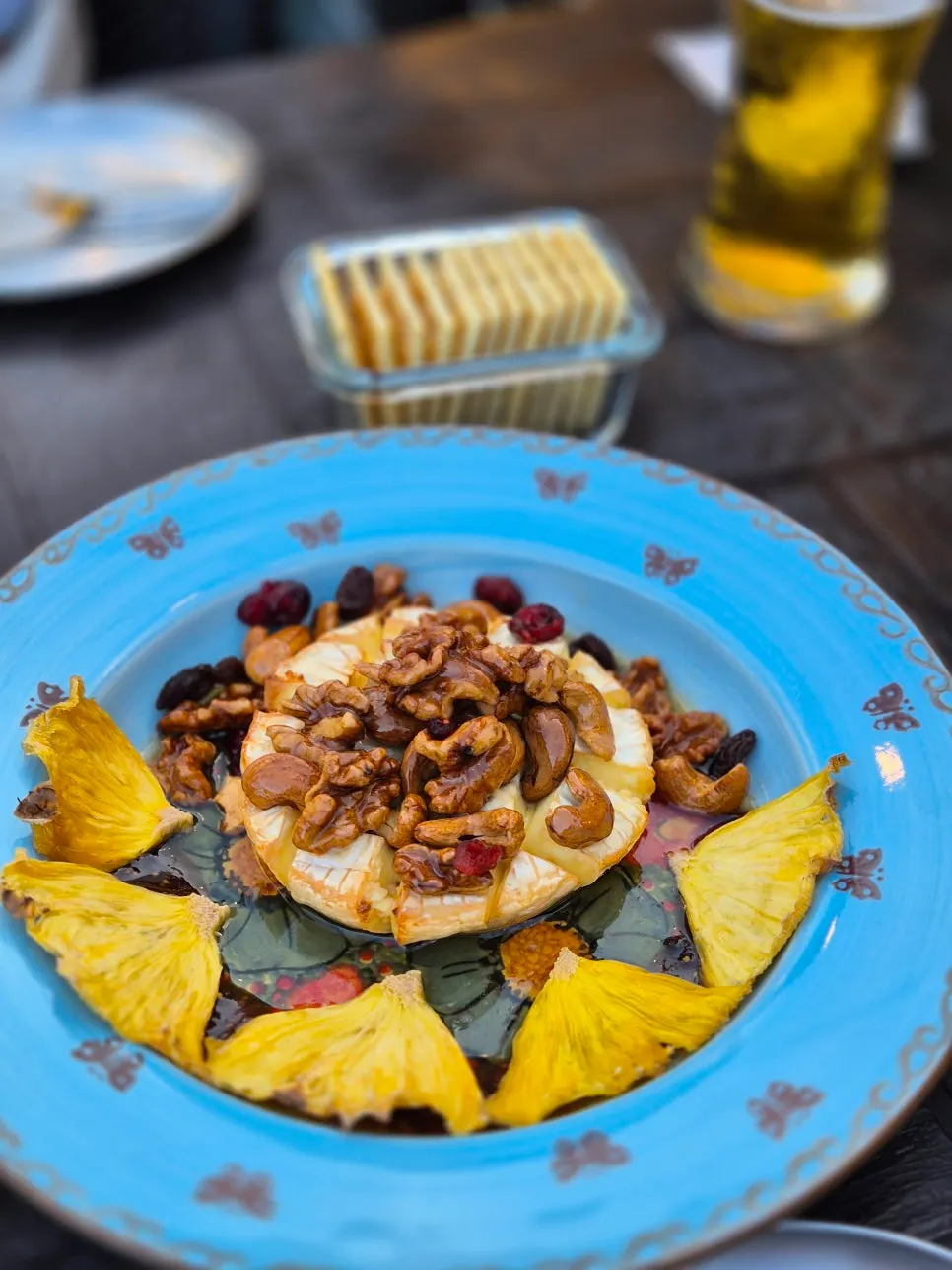 Grilled brie with garlic and honey in the slits