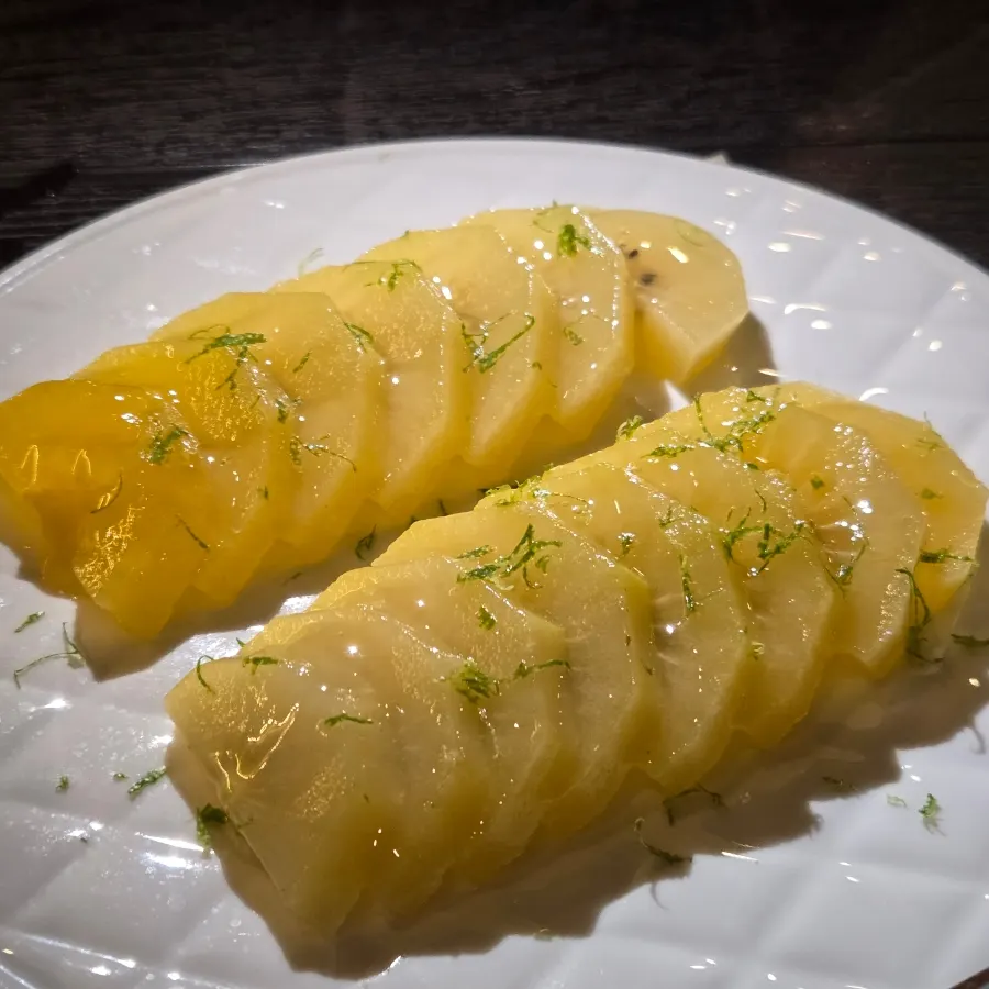Gold kiwi served with draft beer