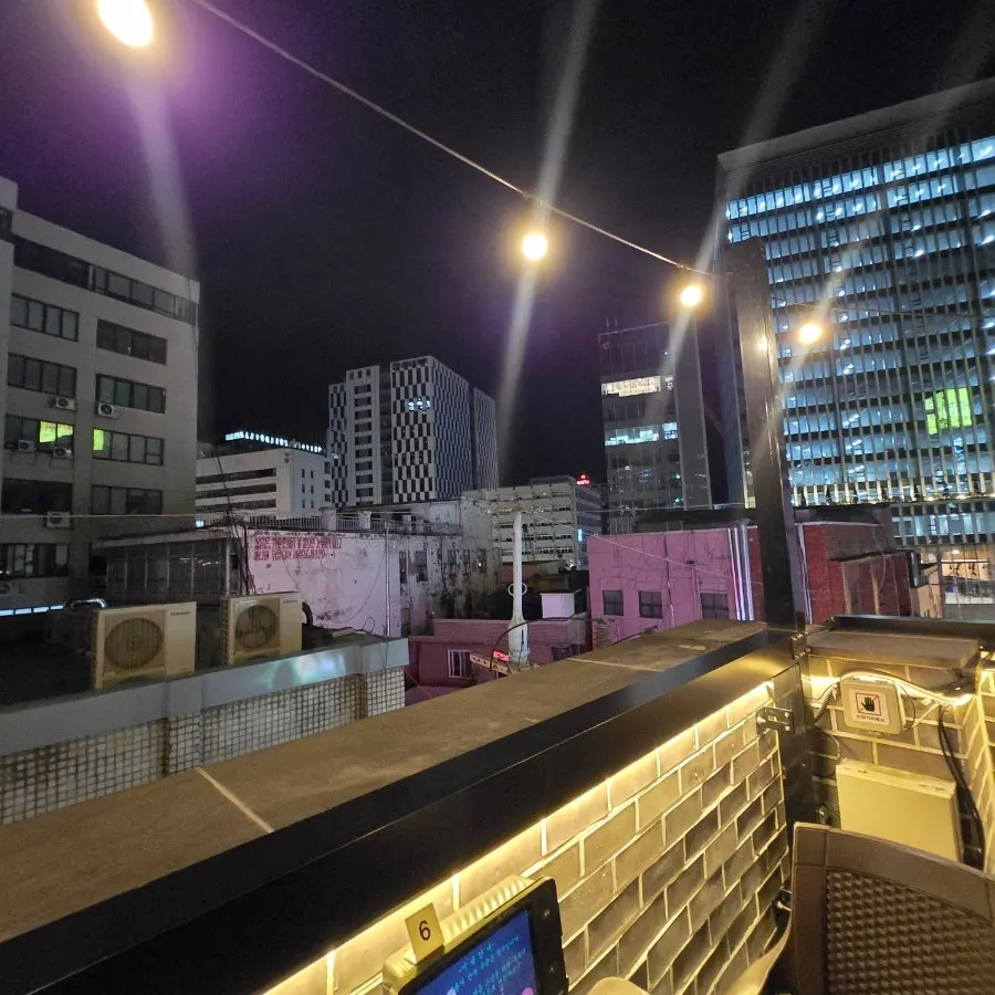 Rooftop scenery on an autumn day