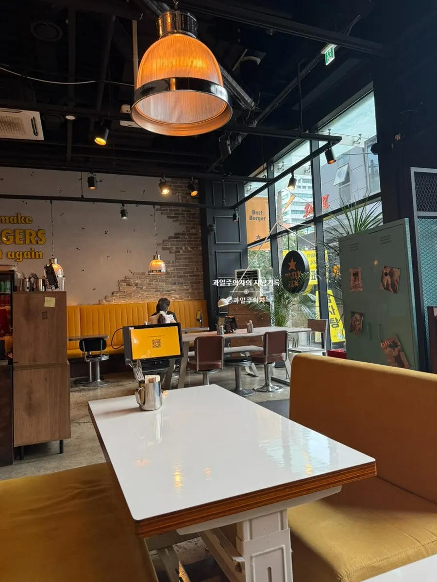 A table seat at Daily Fix Euljiro, good for solo dining