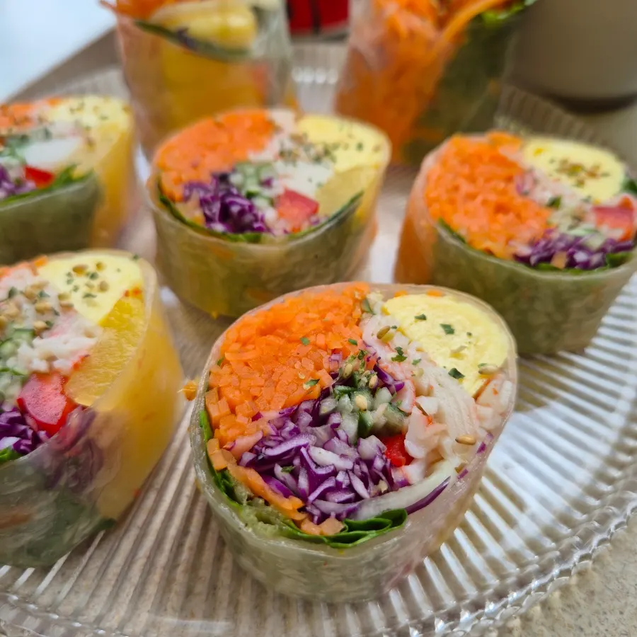 Cross-section of keto gimbap showing the fillings