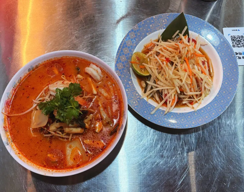 Kkai 9's tom yum goong with mushrooms and shrimp