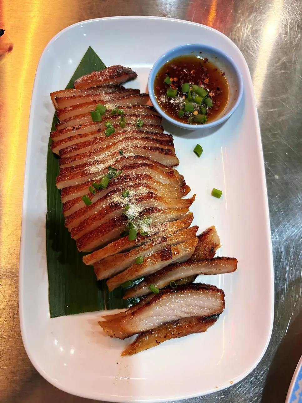 Som tam topped with lime and peanuts
