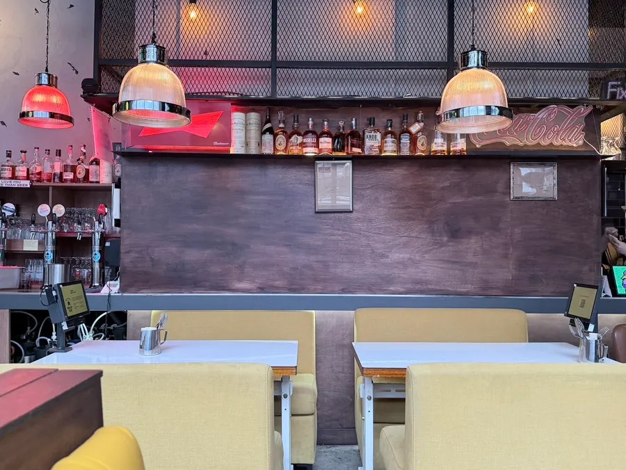 Interior of Daily Fix Euljiro with spacious tables