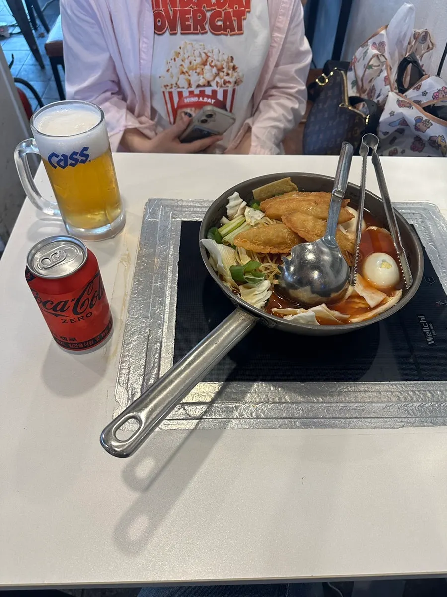 Instant tteokbokki served with a glass of draft beer