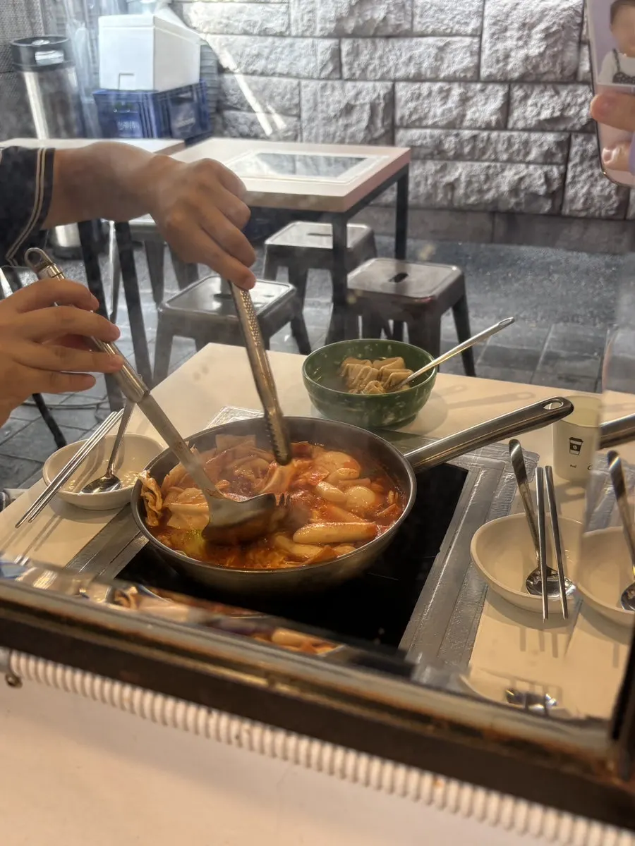 현선이네 테이블 세팅과 주변 풍경
