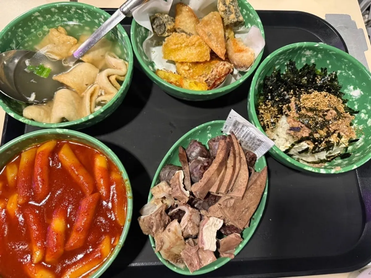 떡볶이 순대 튀김 오뎅으로 차려진 현선이네콤보 한 상