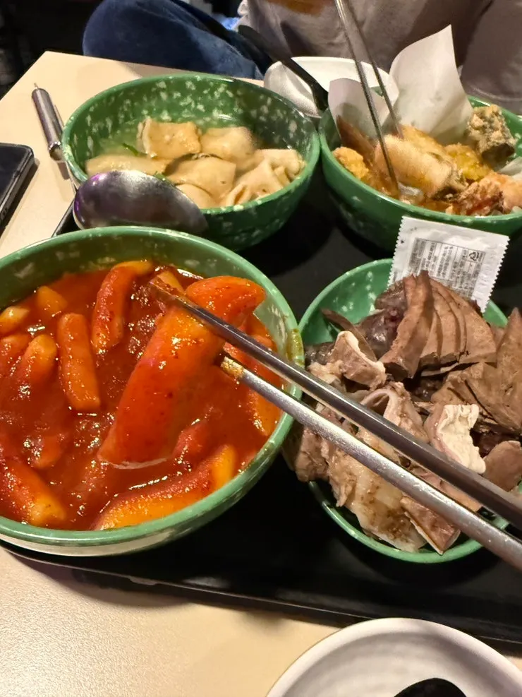 소스가 밴 쫀득한 밀떡 떡볶이