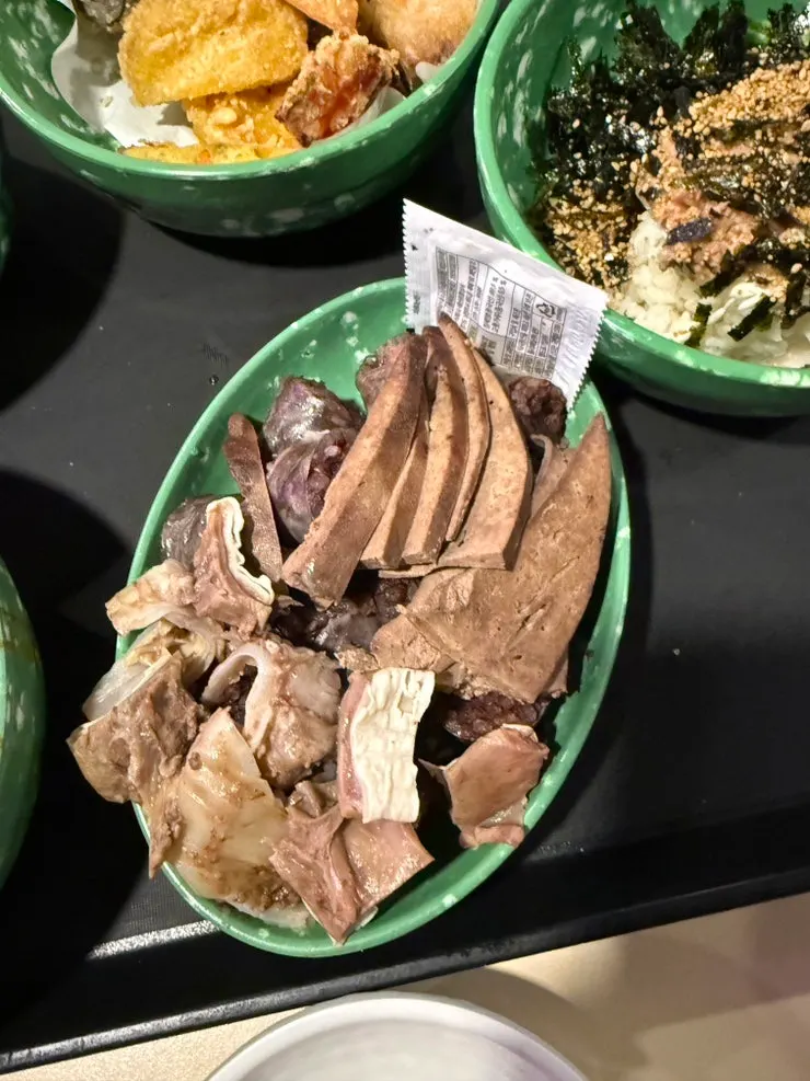 찰순대와 내장이 섞여 나온 순대 접시