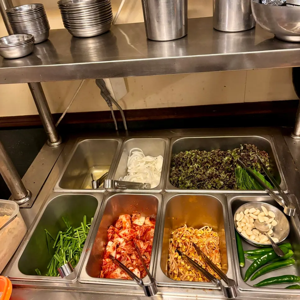 Self-serve bar for grabbing extra side dishes