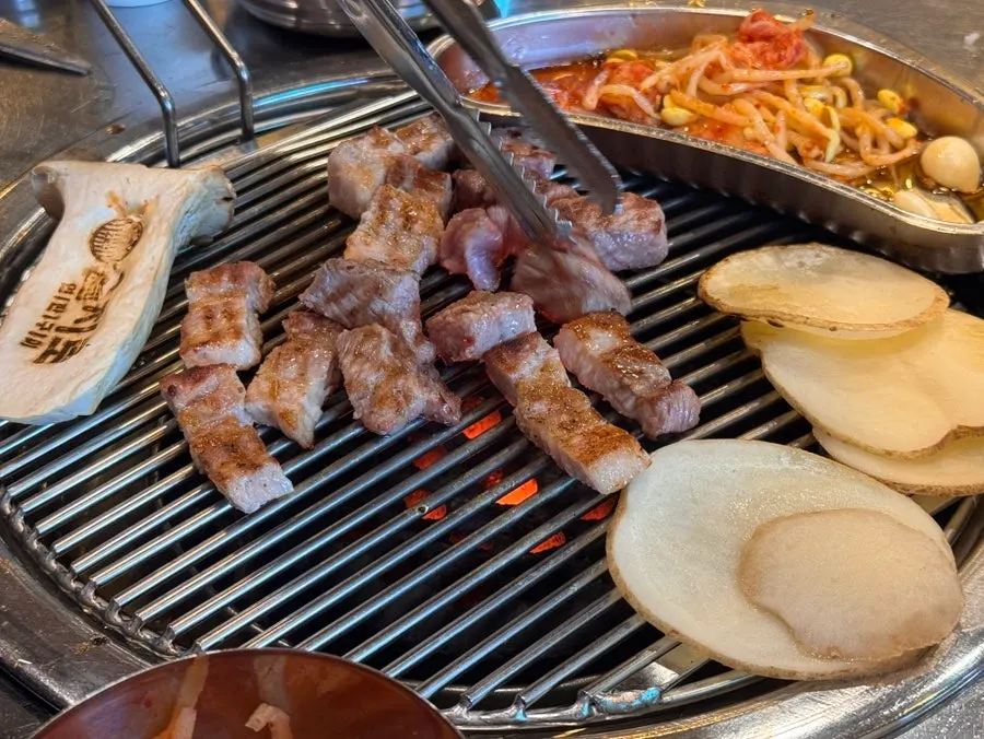 돼지한근 모듬 고기 한 접시