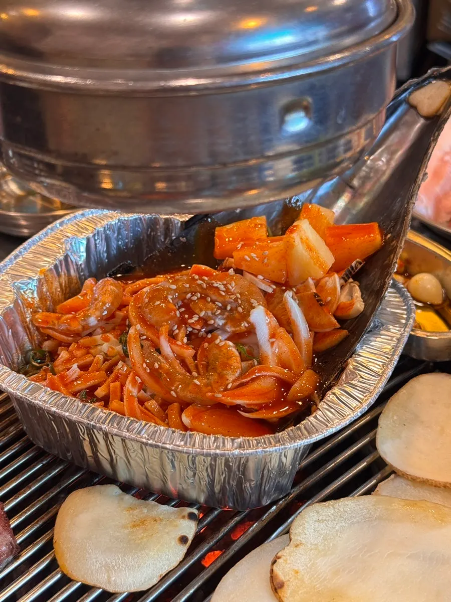 고기와 해산물을 함께 구운 불판