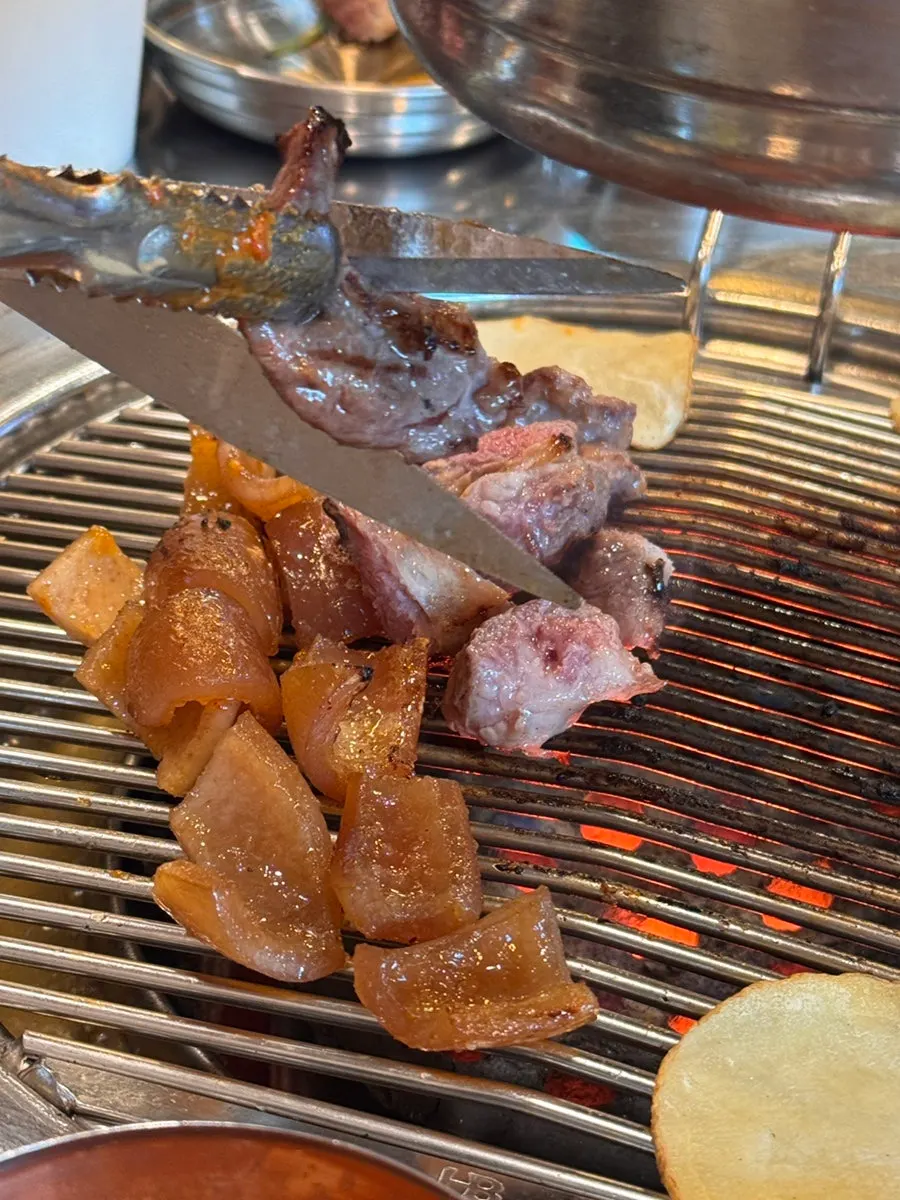 부부가 즐긴 연탄구이 한 상